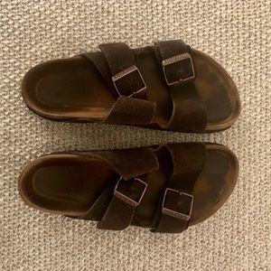 Brown suede Birkenstock’s